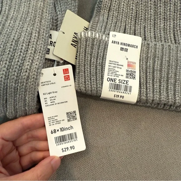 Uniqlo x Anya Hindmarch Scarf and Hat - Picture 3 of 5